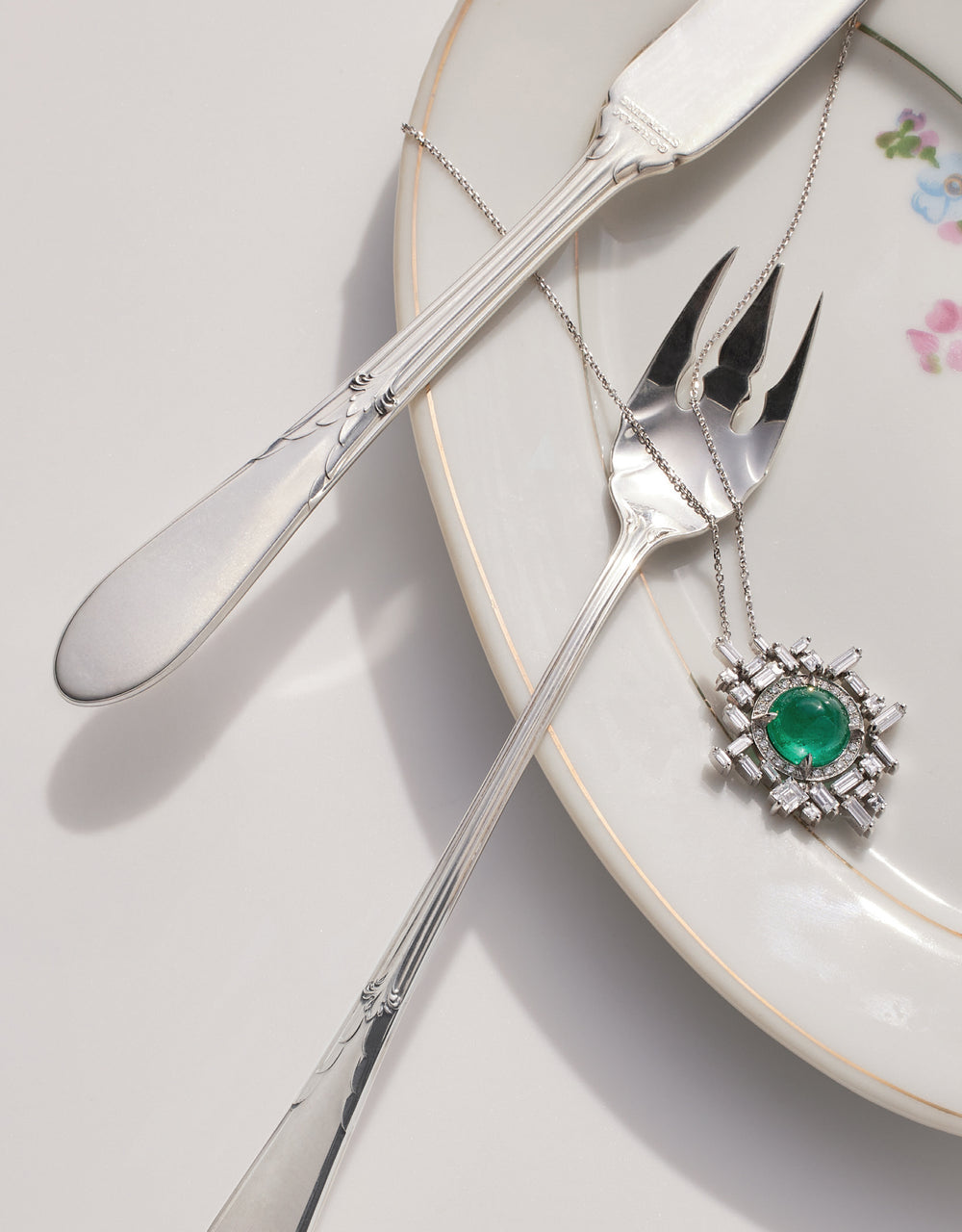 Stella diamond and Zambian green emerald necklace set in 18ct white gold